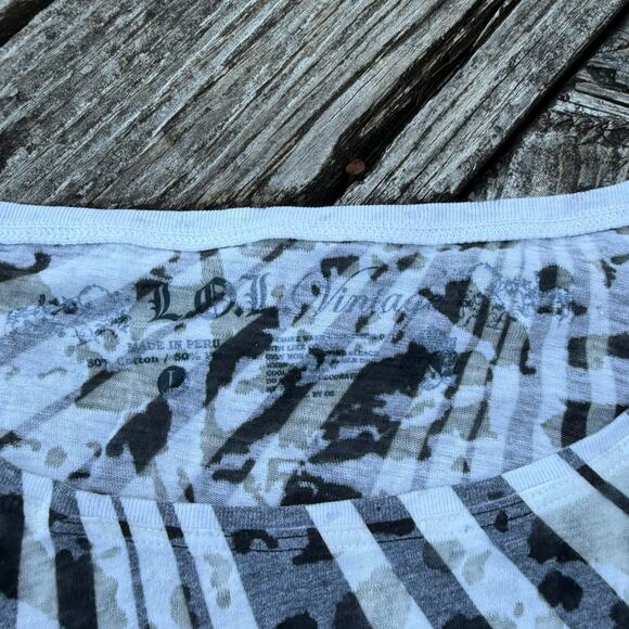 Edgy Graphic Print Top - Abstract Sunburst Design - Medium - Picture 2 of 5